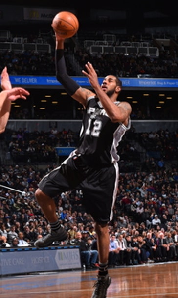 Spurs win 8th straight in Nets' first game since shake-up